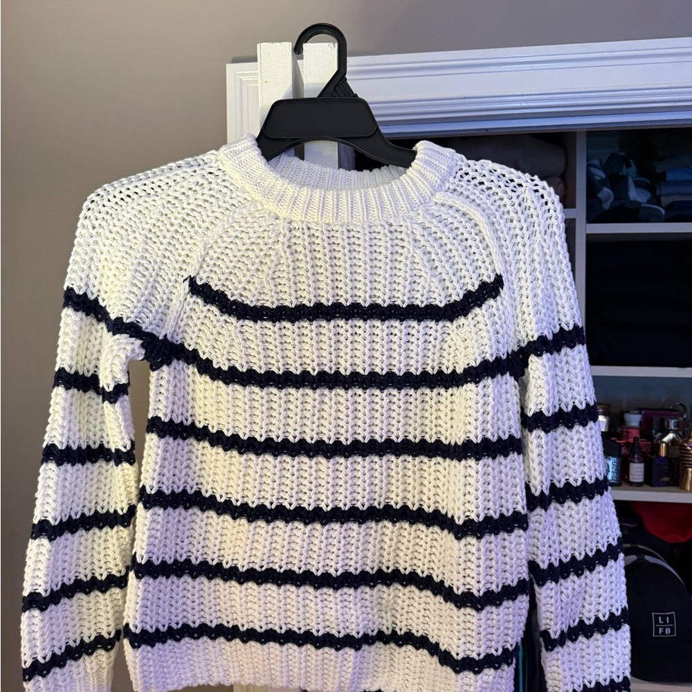 Tommy Bahama white & navy blue sweater